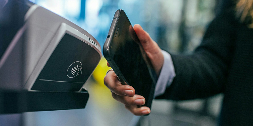 Comment payer avec son téléphone : guide complet et astuces | NRJ Mobile